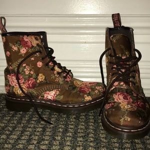 Doc marten RARE EDITION, worn once or twice!